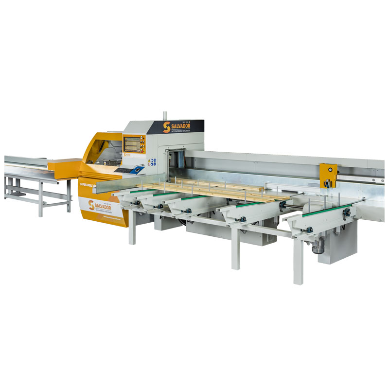 Salvador SuperAngle All-In-One automatic crosscut saw infeed view