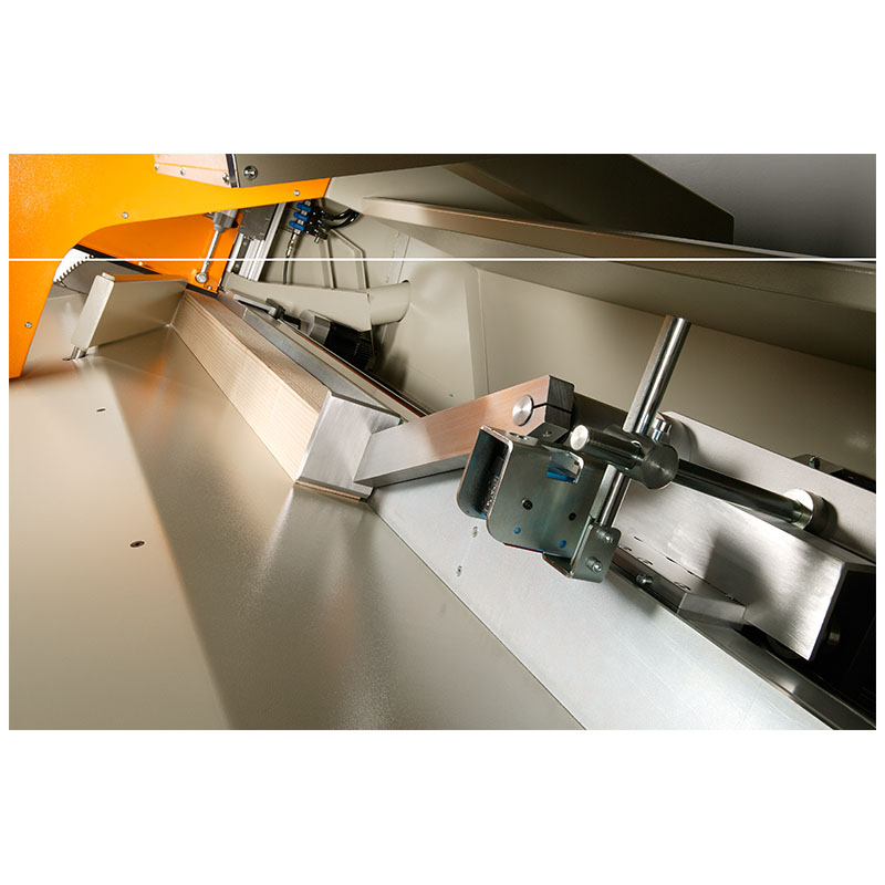 Infeed and pusher arm on Salvador SuperPush 200 automatic crosscut saw