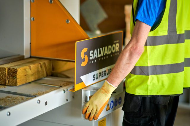 Salvador SuperUp with two handed operator control